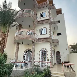 Full Moon House Louxor